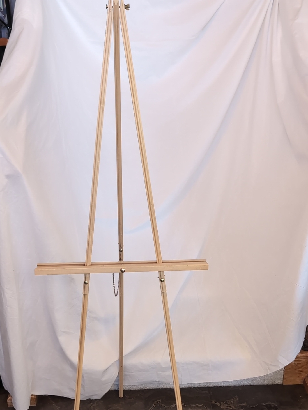 Lightweight Natural Wood Studio Easel - Neutral Finish
